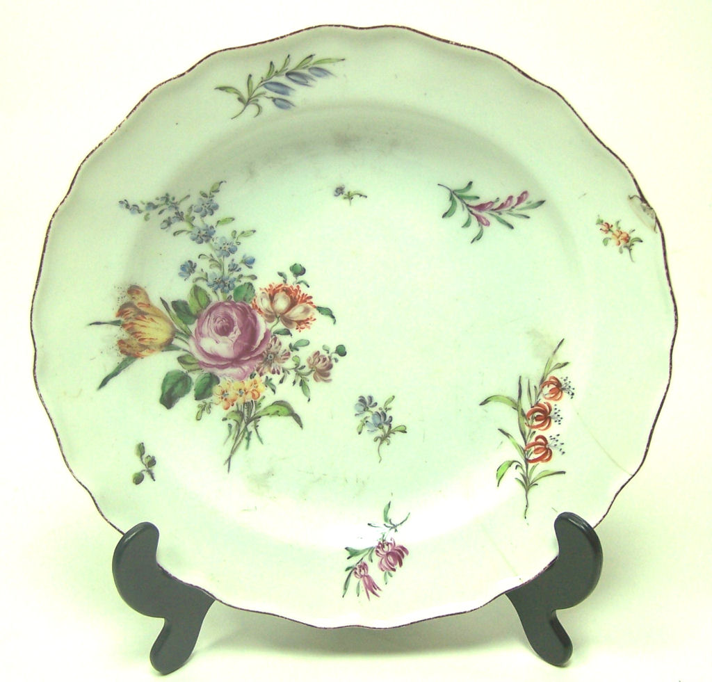 An 18th century Chelsea red anchor scalloped plate, circa 1755-60