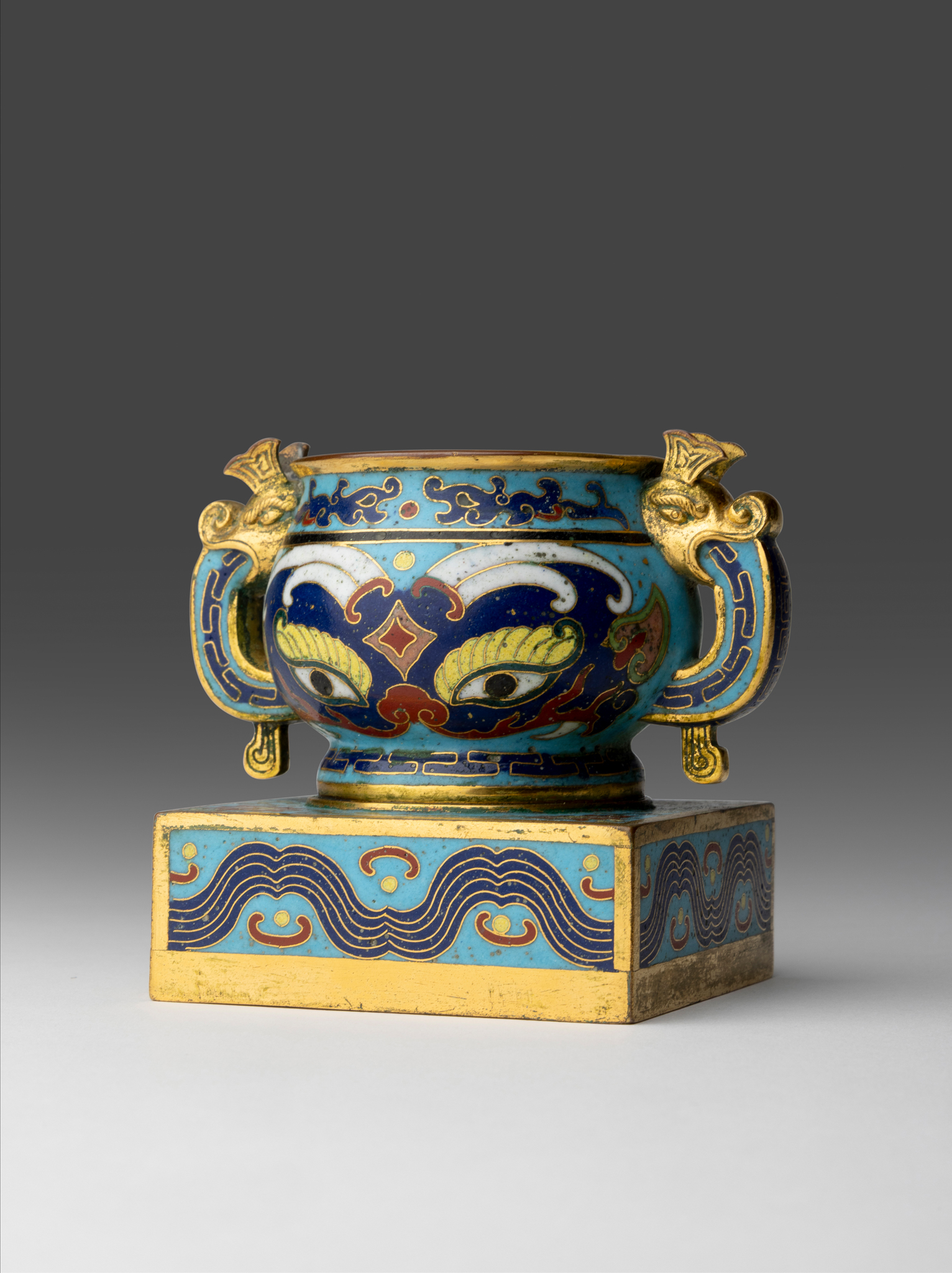 CHINESE CLOISONNÉ ENAMEL ARCHAISTIC PLATFORMED CENSER, GUI