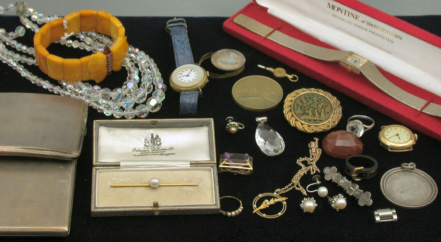 An Edwardian 15ct gold mounted seed pearl set pendant,