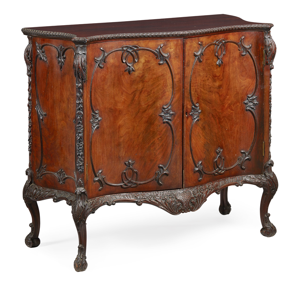 CHIPPENDALE STYLE MAHOGANY COMMODE