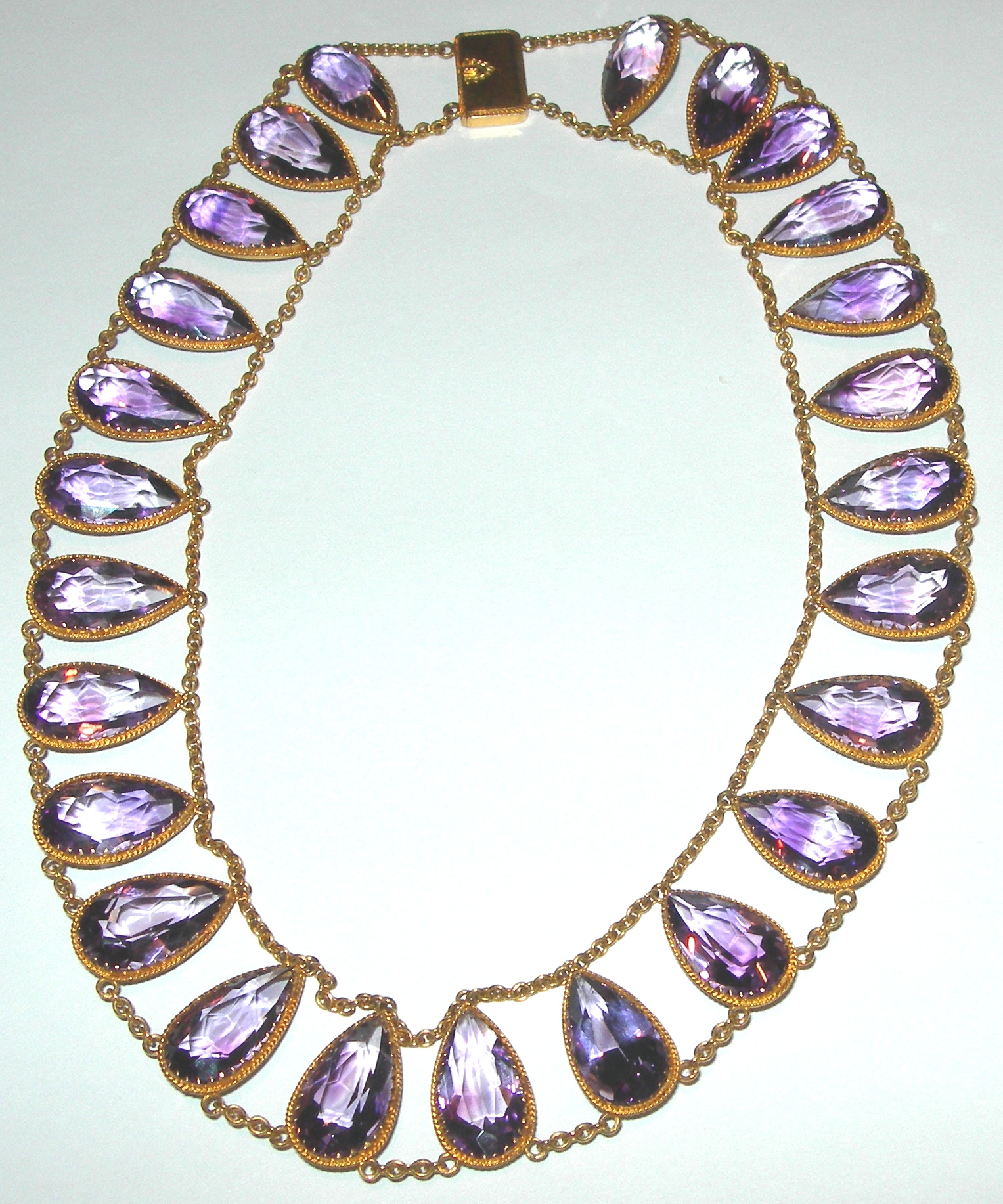 An Edwardian 9ct gold mounted amethyst set necklace,