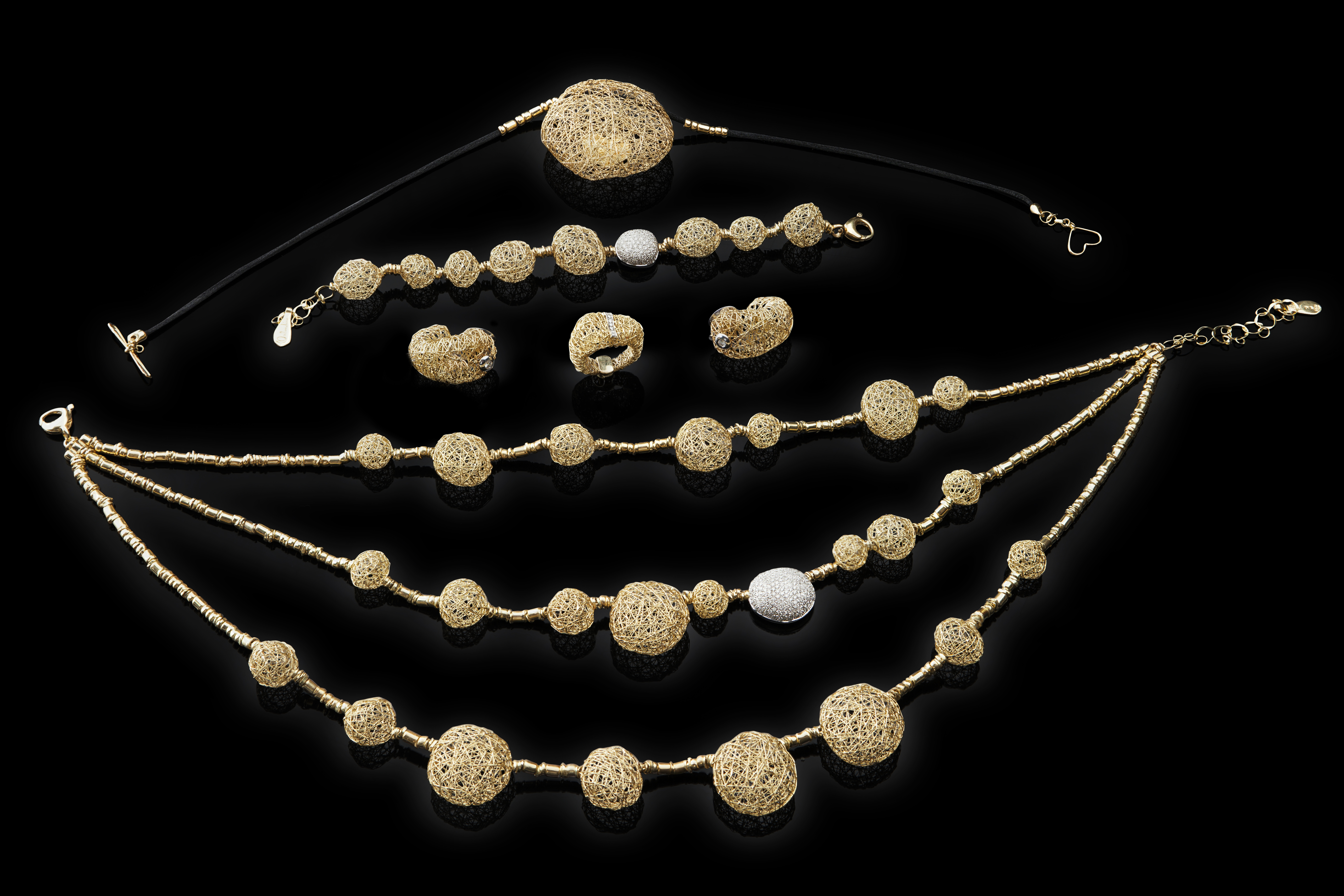 ORLANDINI - An 18ct gold and diamond set suite from the Ariana collection