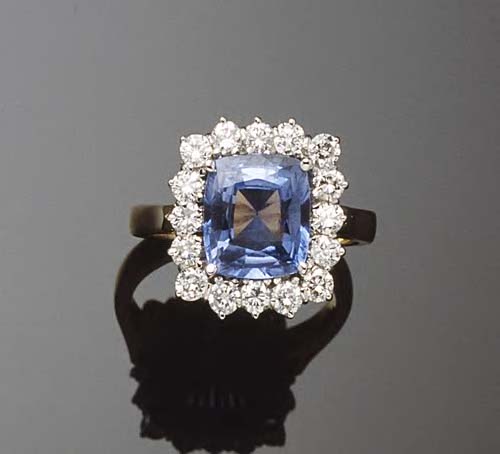 An 18ct gold mounted sapphire and diamond cluster ring,