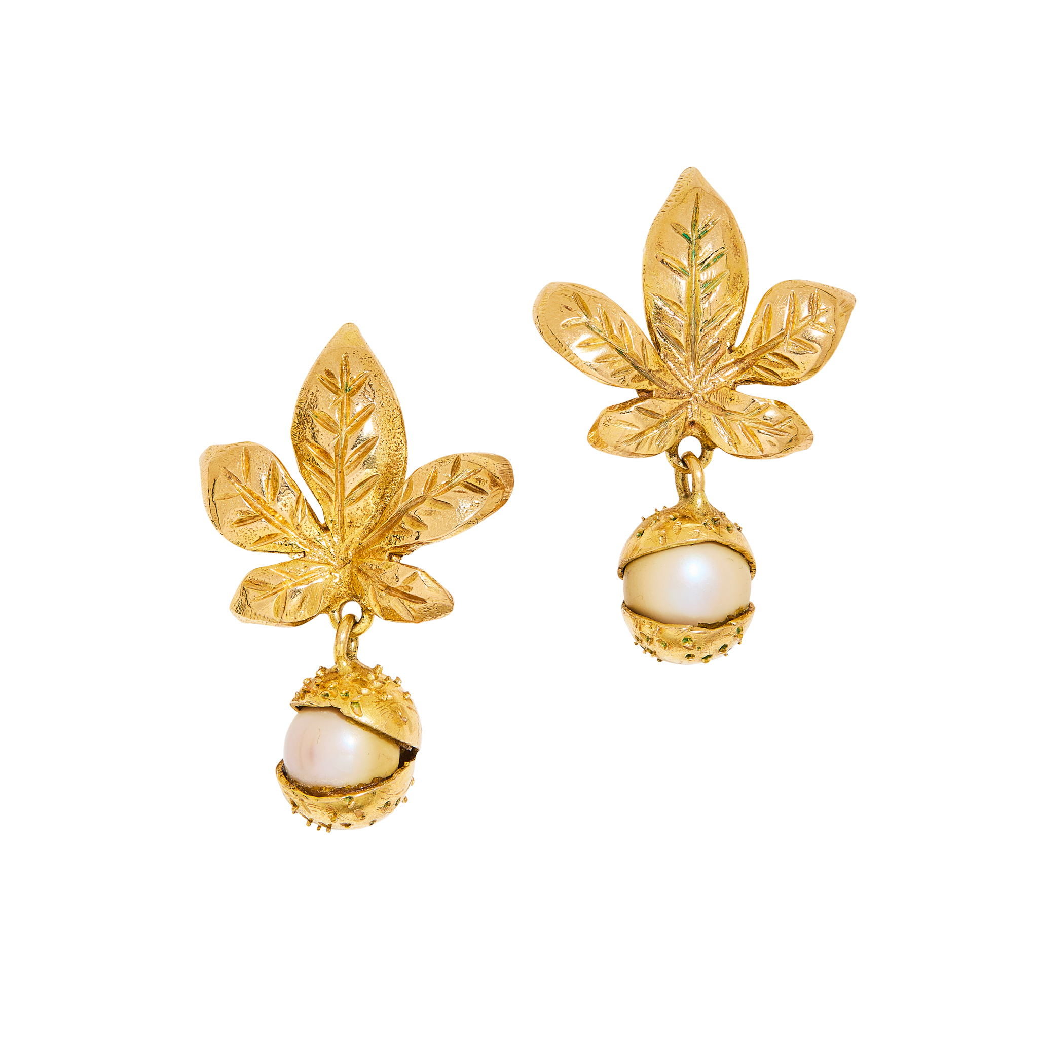 Cairncross of Perth: A pair of 9ct gold Scottish freshwater pearl 'Horse Chestnut' earrings