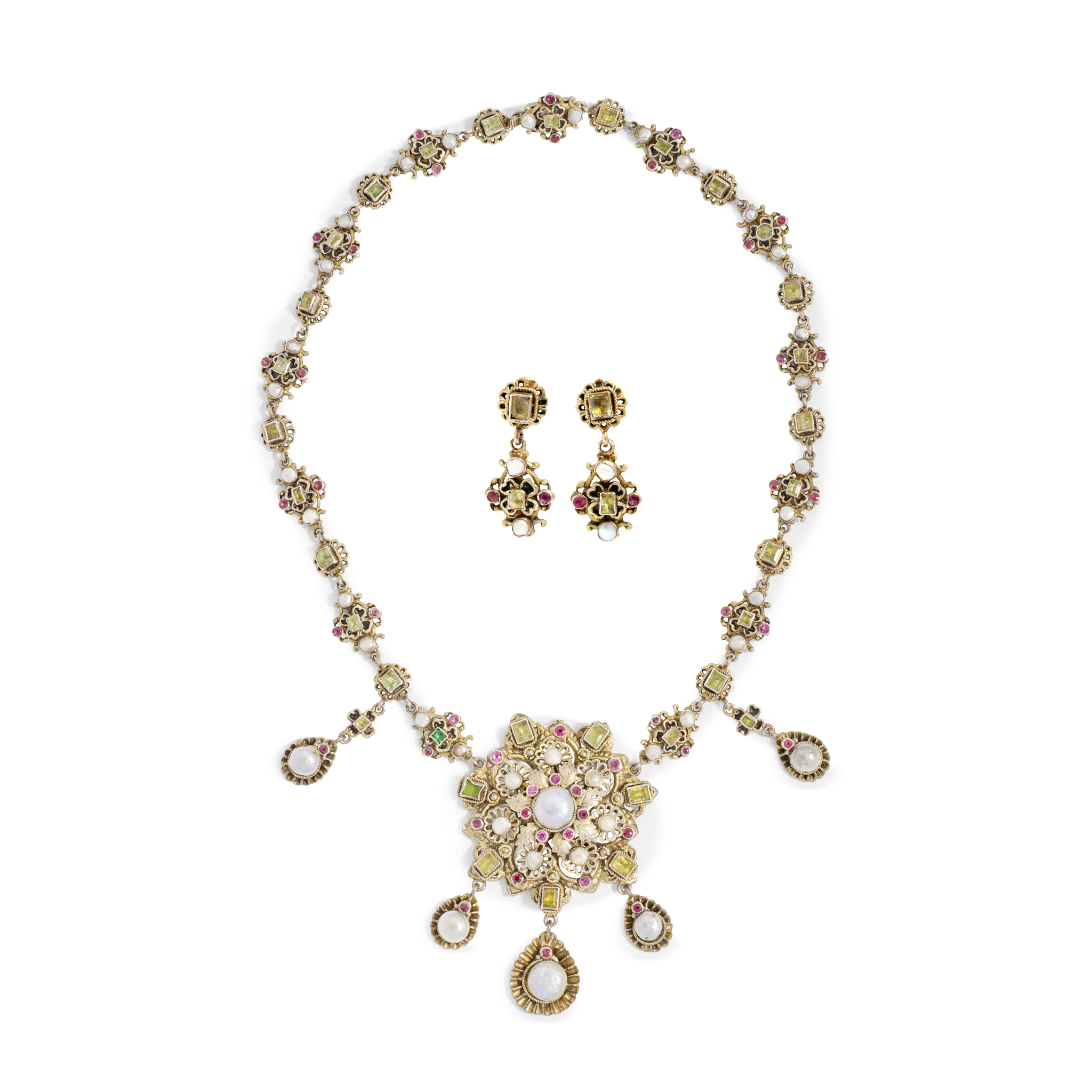 A multi-gem pendant necklace and earrings