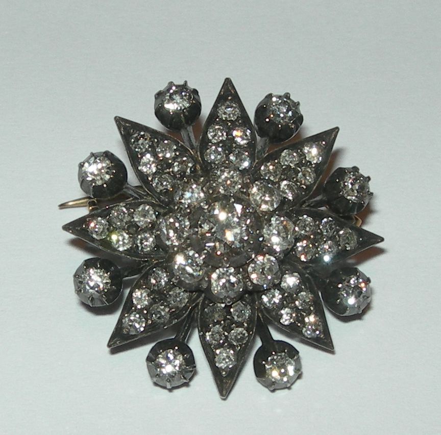 A late Victorian diamond cluster brooch,