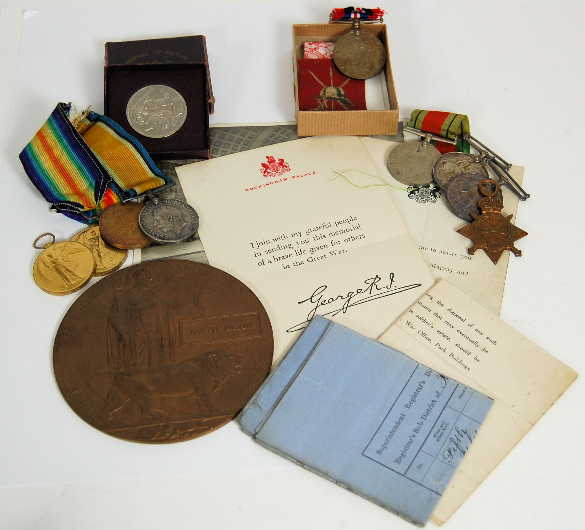 A group of WW1 medals
