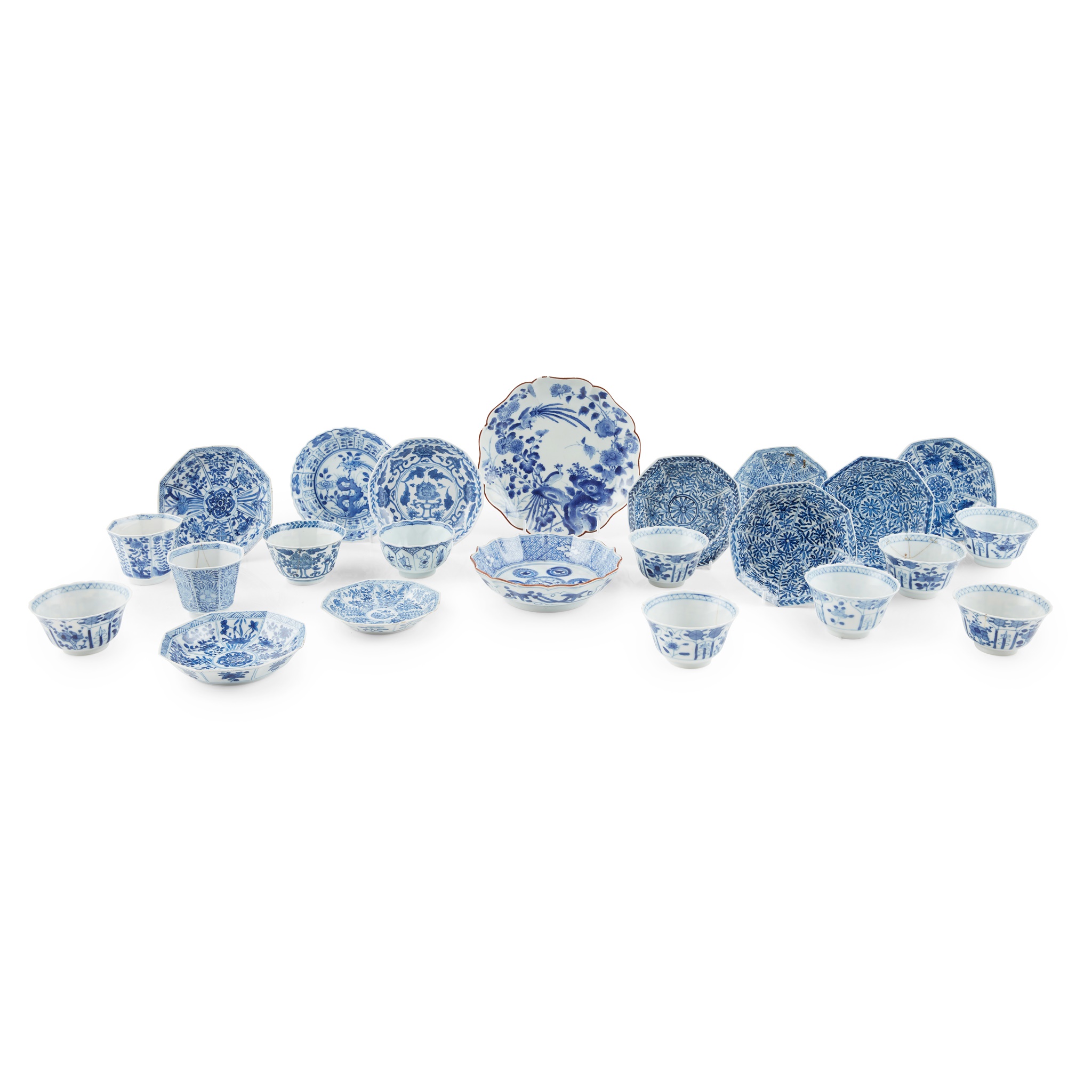 (A PRIVATE SCOTTISH COLLECTION, LOT 98-101) GROUP OF TWENTY-THREE BLUE AND WHITE WARES
