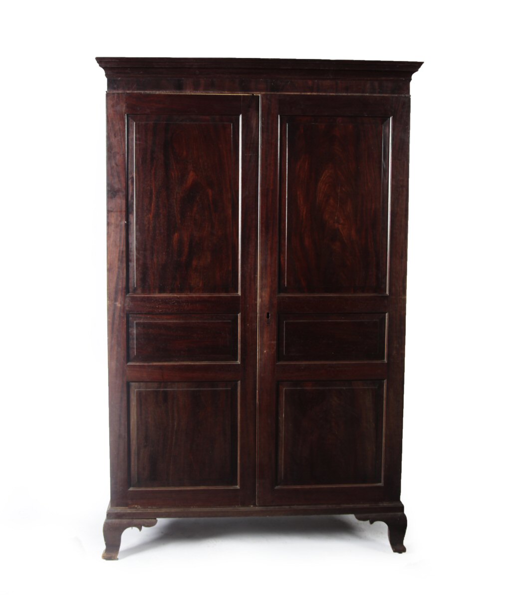 GEORGIAN MAHOGANY WARDROBE