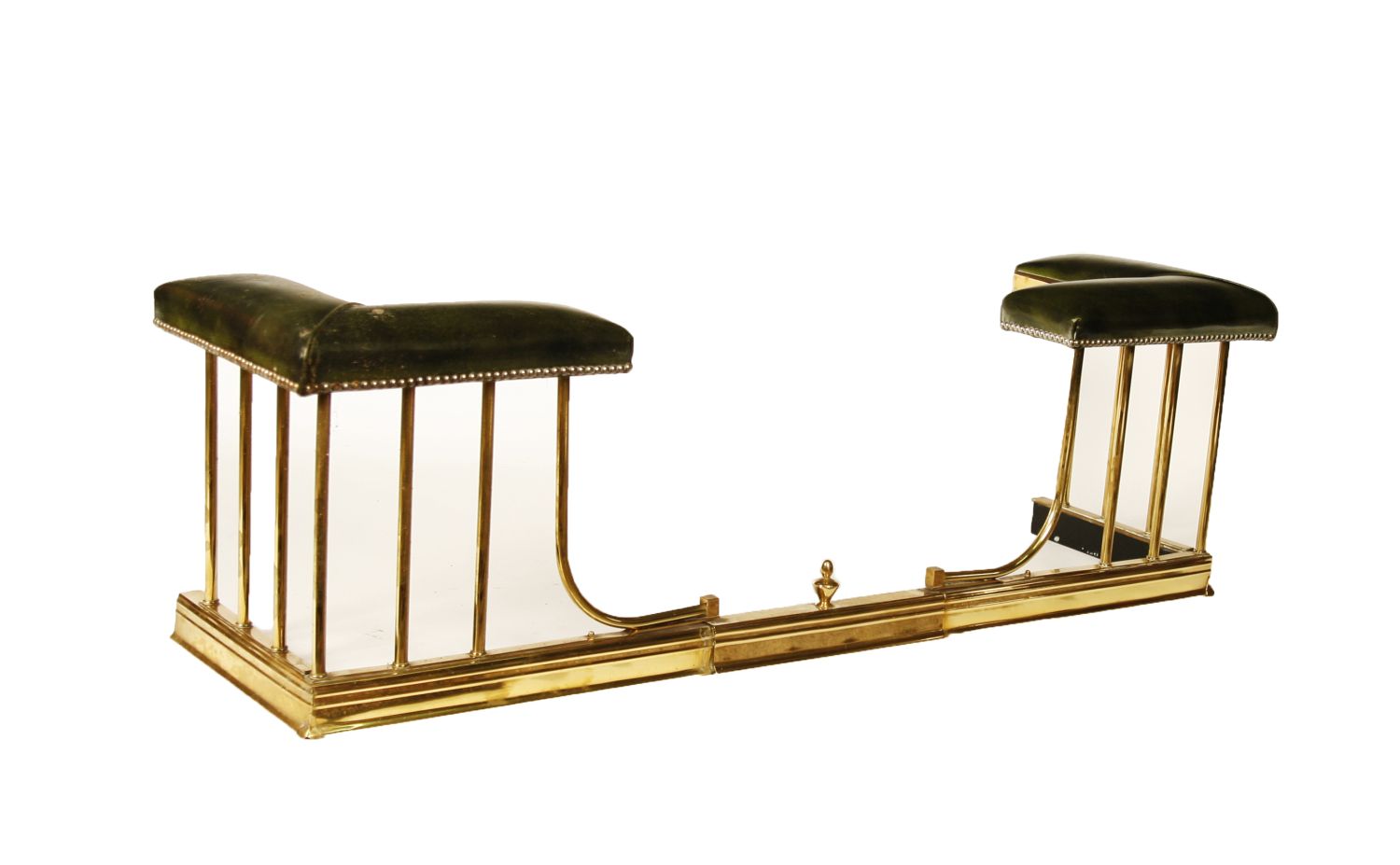 GEORGIAN STYLE BRASS ADJUSTABLE CLUB FENDER