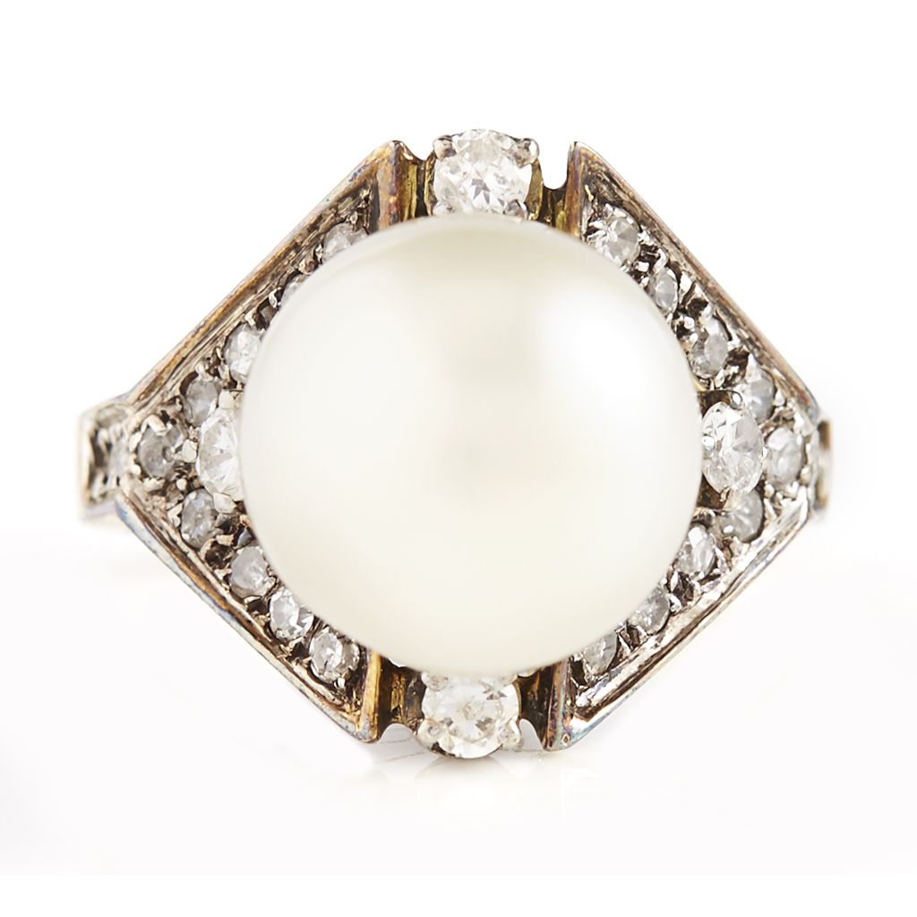 A South Sea pearl and diamond set cocktail ring