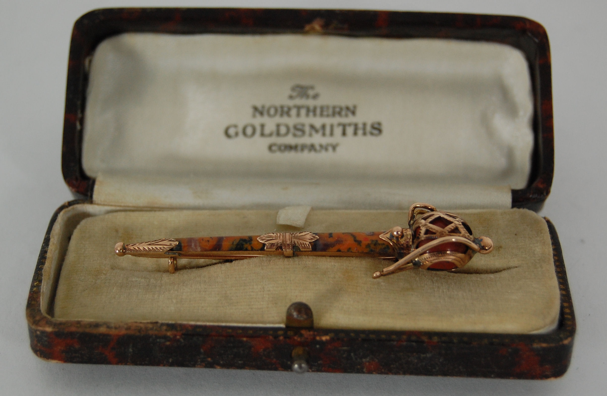 A Victorian gold mount Scottish hardstone kilt pin / brooch