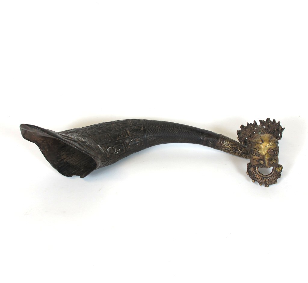 CENTRAL AFRICAN TRIBAL CARVED BUFFALO HORN DRINKING VESSEL