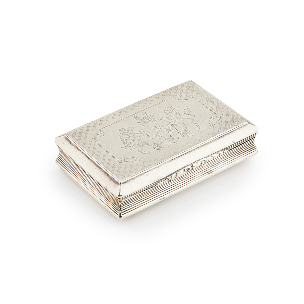 A presentation snuff box