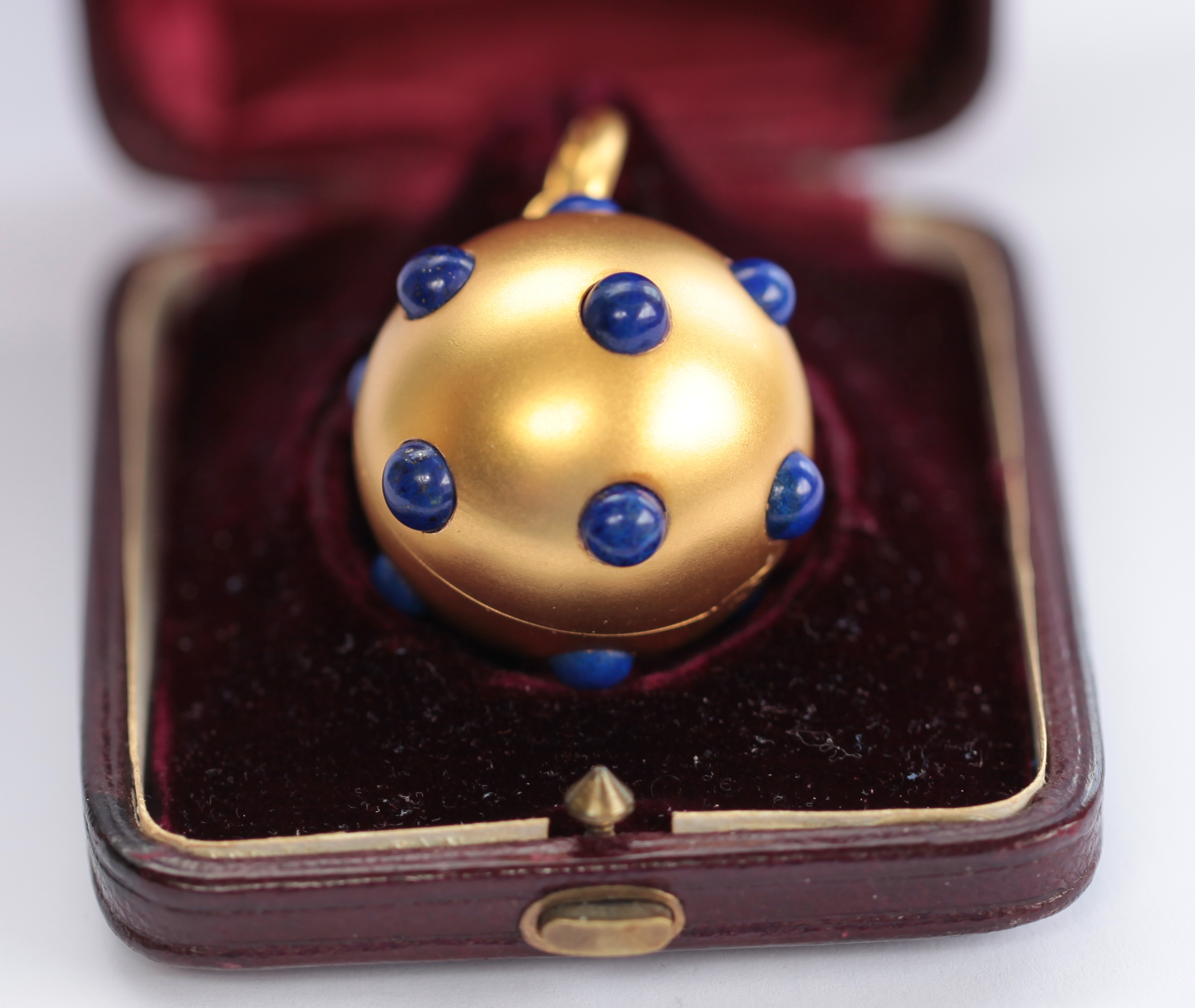 A Victorian yellow metal locket