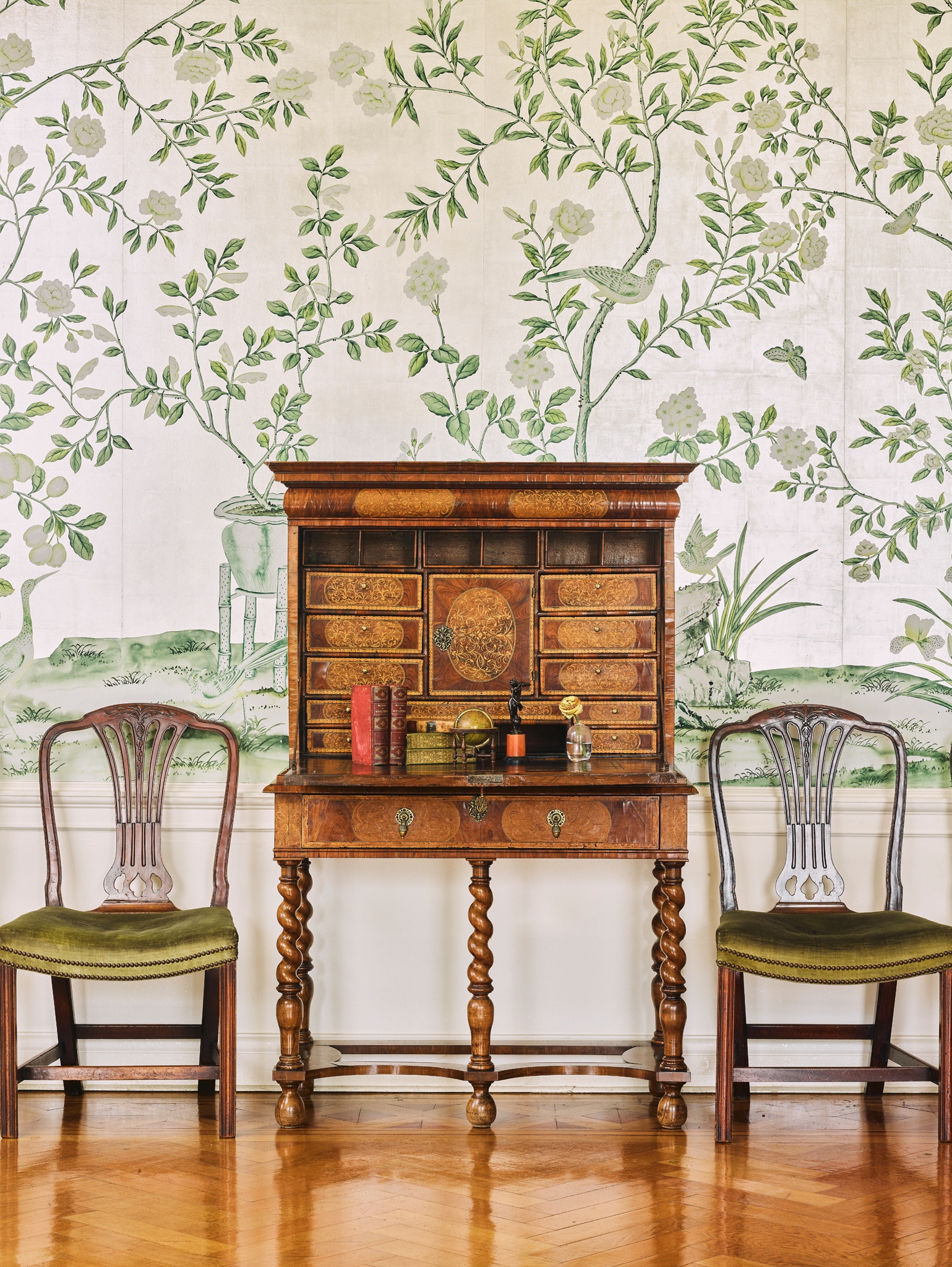 WILLIAM AND MARY WALNUT AND SEAWEED MARQUETRY ESCRITOIRE-ON-STAND