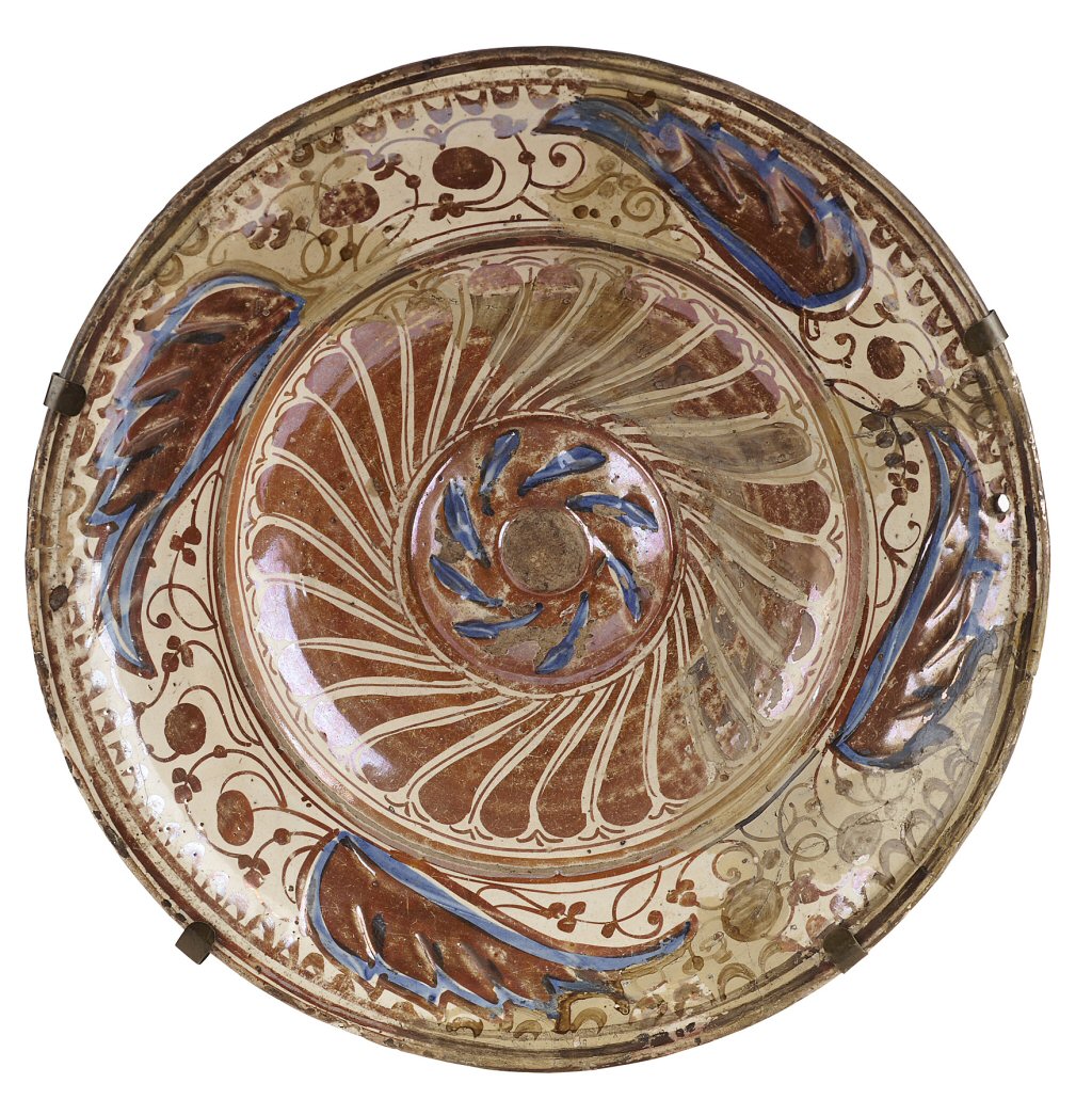 HISPANO MORESQUE LUSTRE DISH