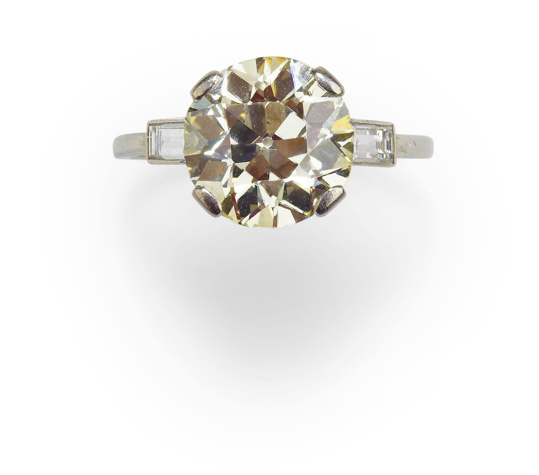 An Art Deco diamond set ring,