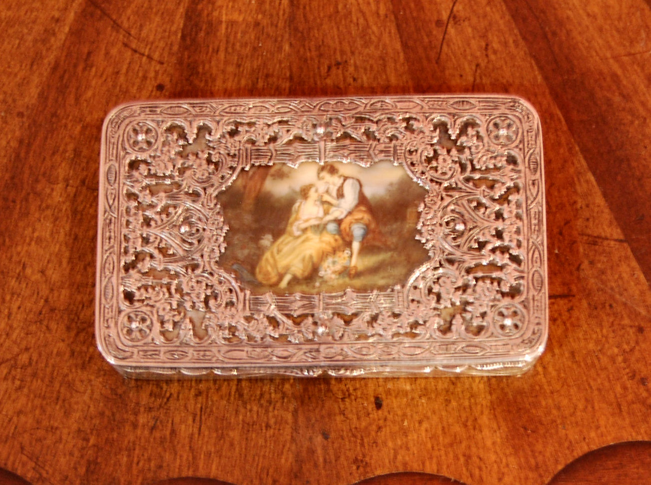 A 19th century French snuff box and cover