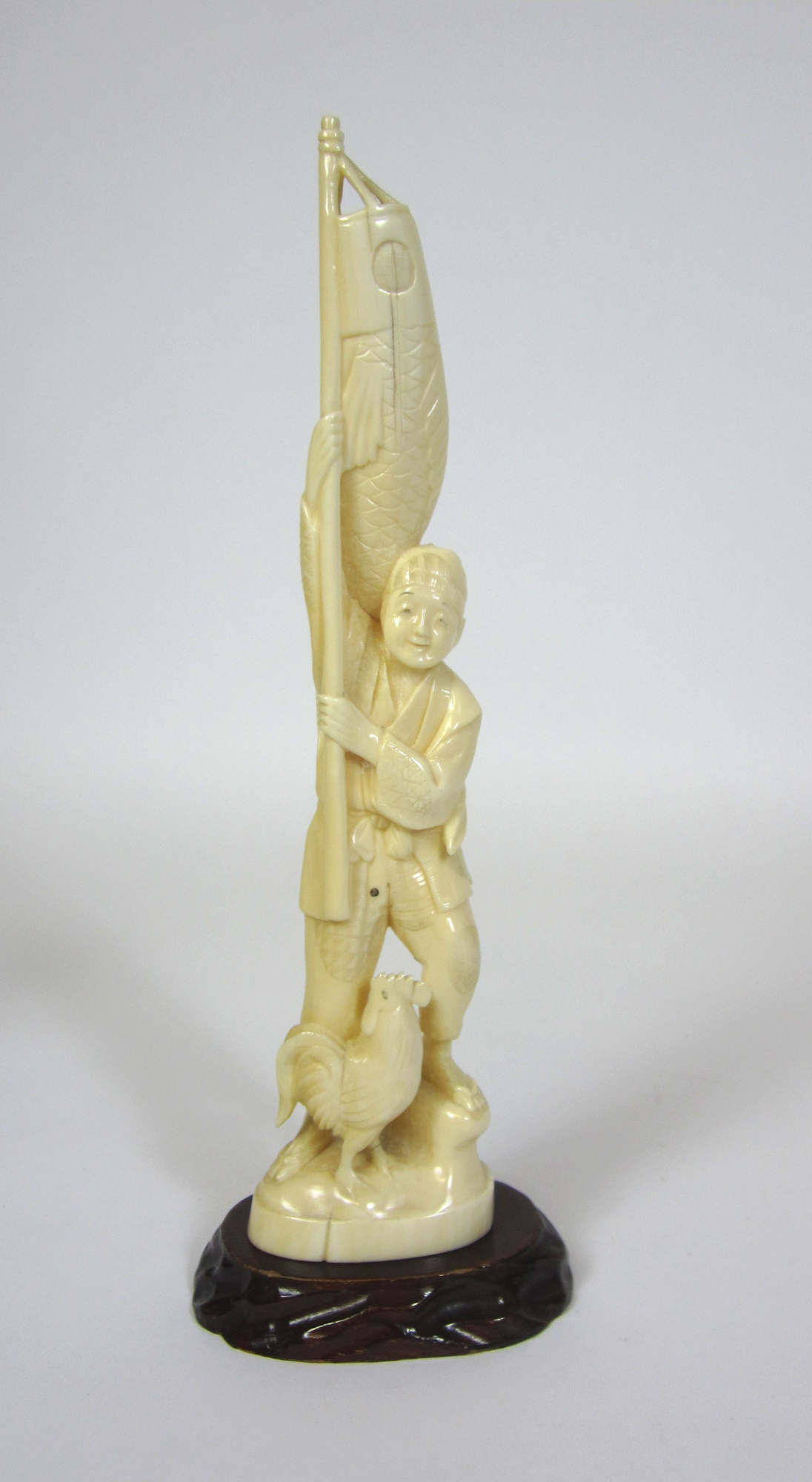 GROUP OF JAPANESE CARVED IVORY FIGURES