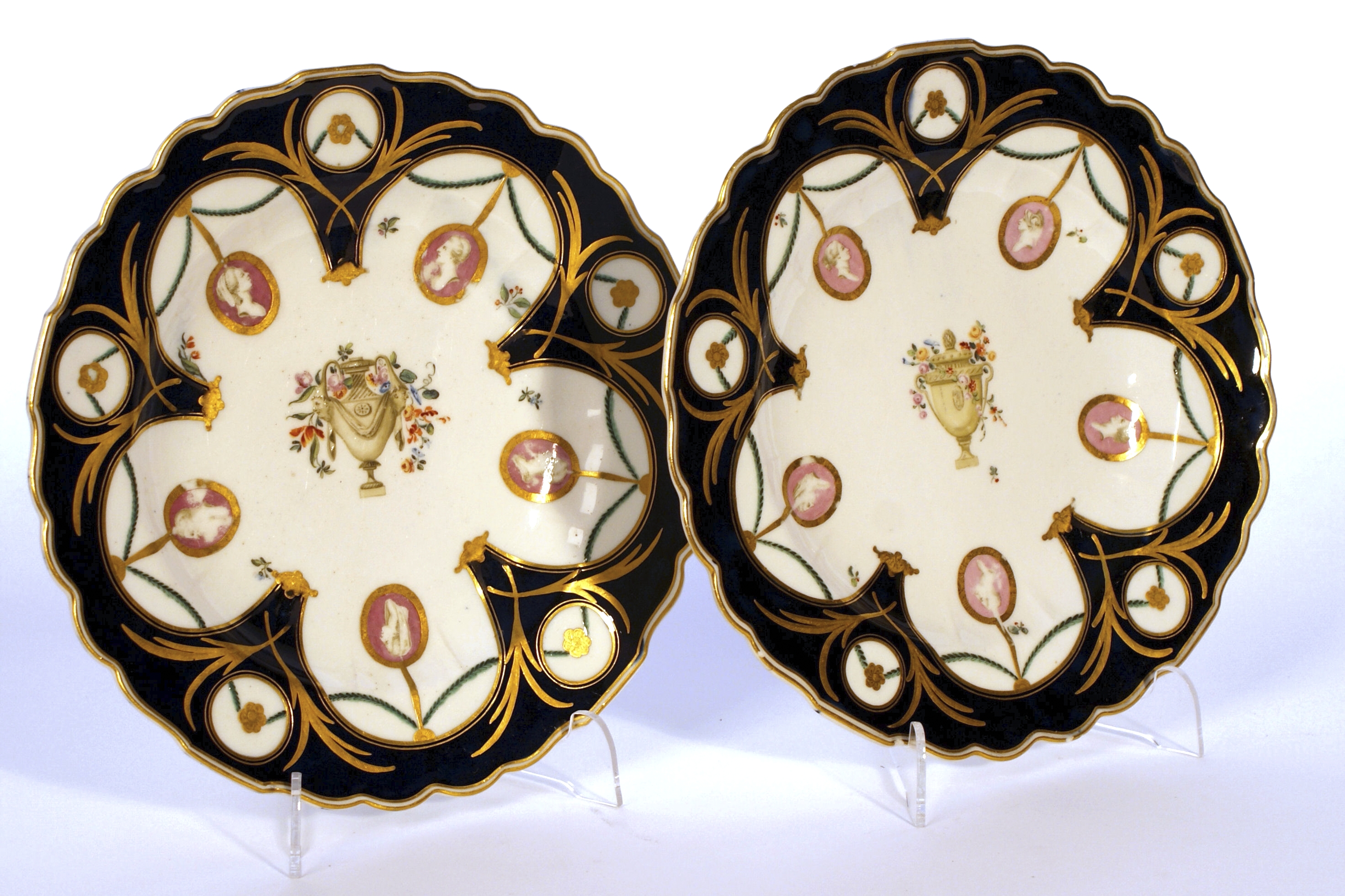 PAIR OF CHELSEA GOLD ANCHOR PERIOD PORCELAIN PLATES