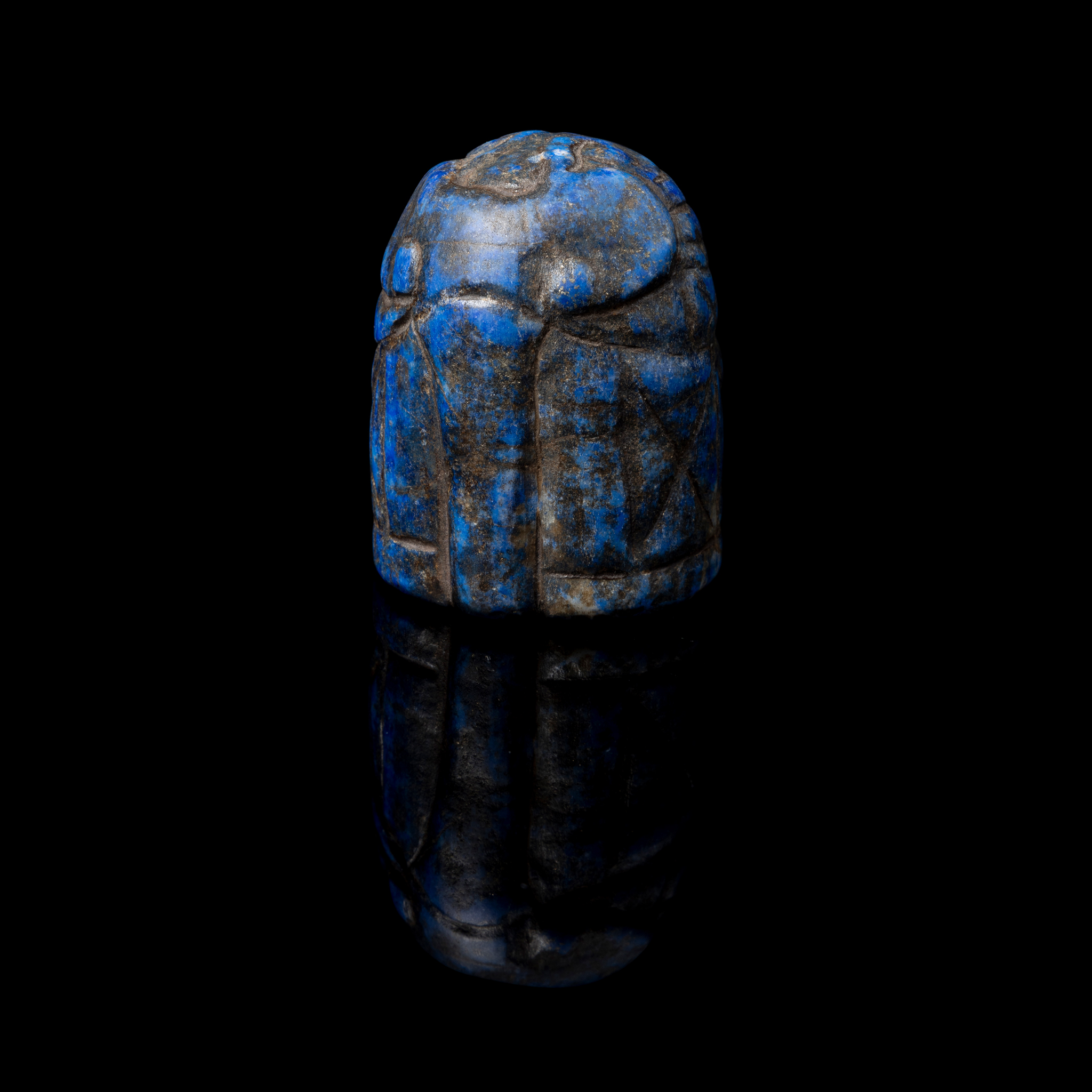 A RARE AND EARLY ISLAMIC CARVED LAPIS LAZULI ELEPHANT CHESS PIECE