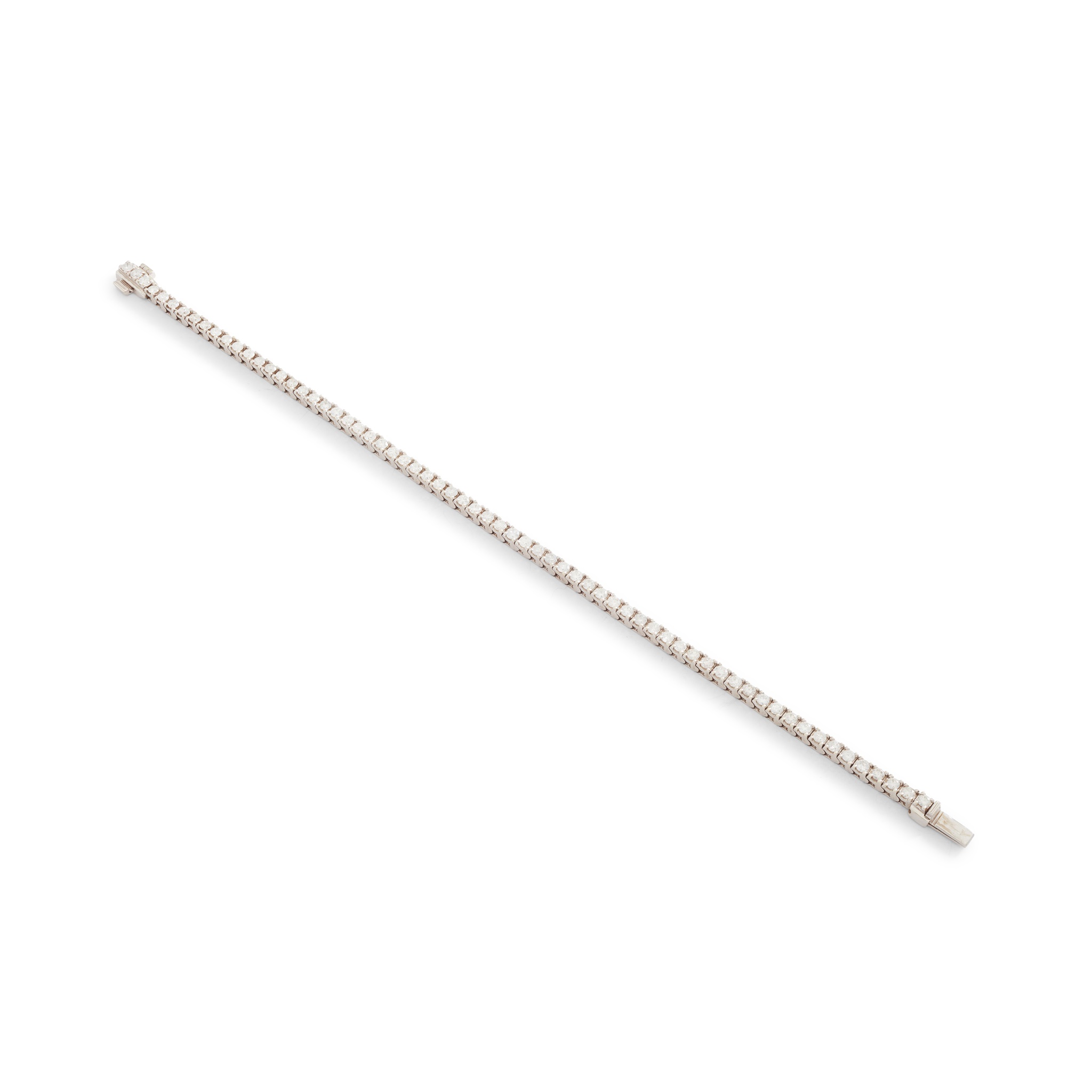 A diamond bracelet in 9ct white gold