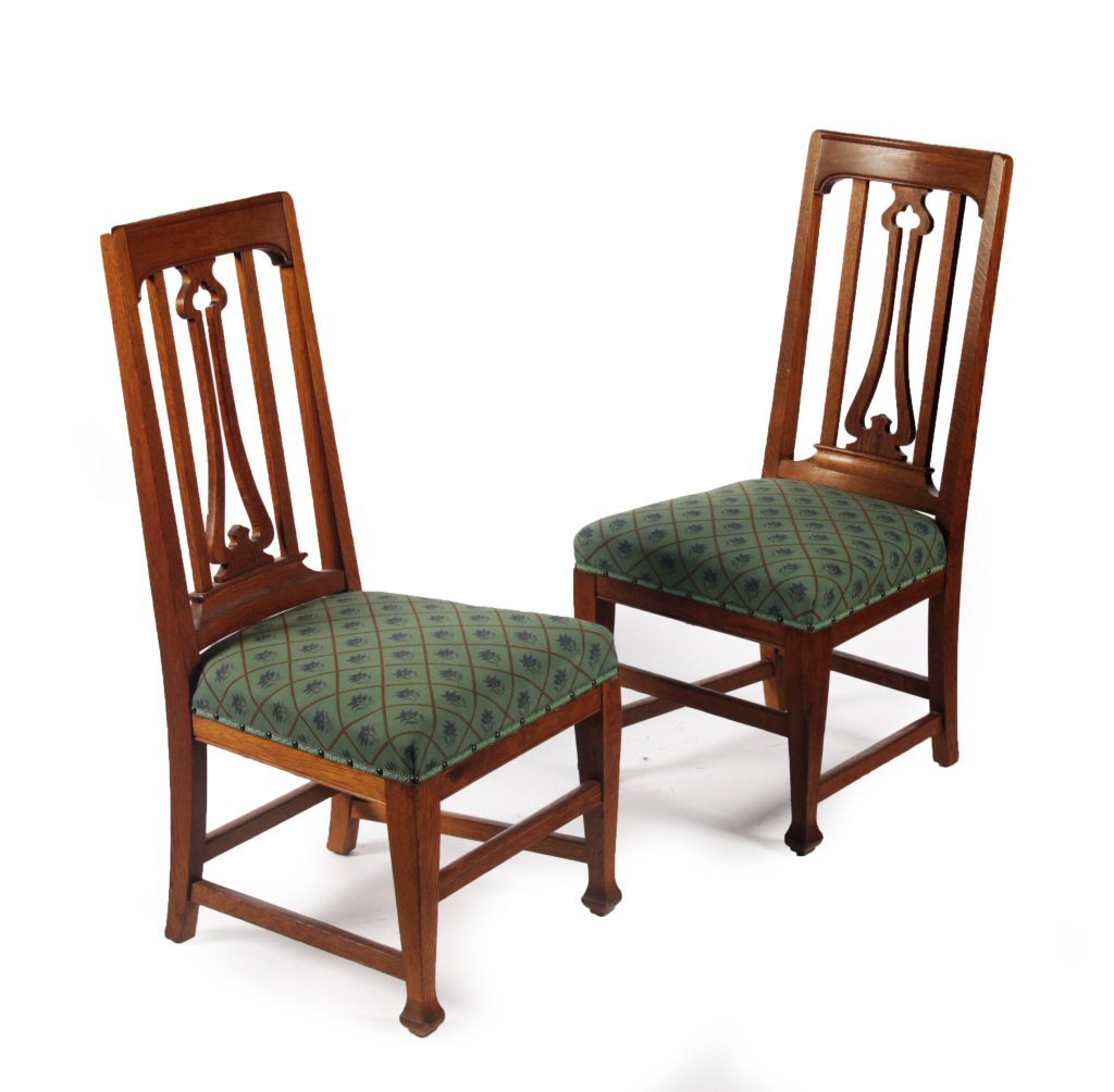 SET OF SIX OAK ARTS AND CRAFTS STYLE DINING CHAIRS