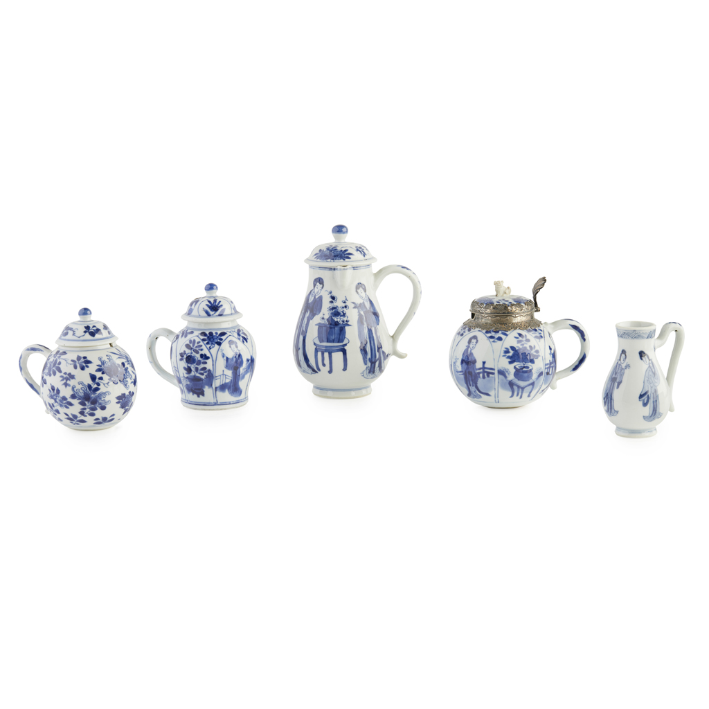 GROUP OF FIVE BLUE AND WHITE ARTICLES