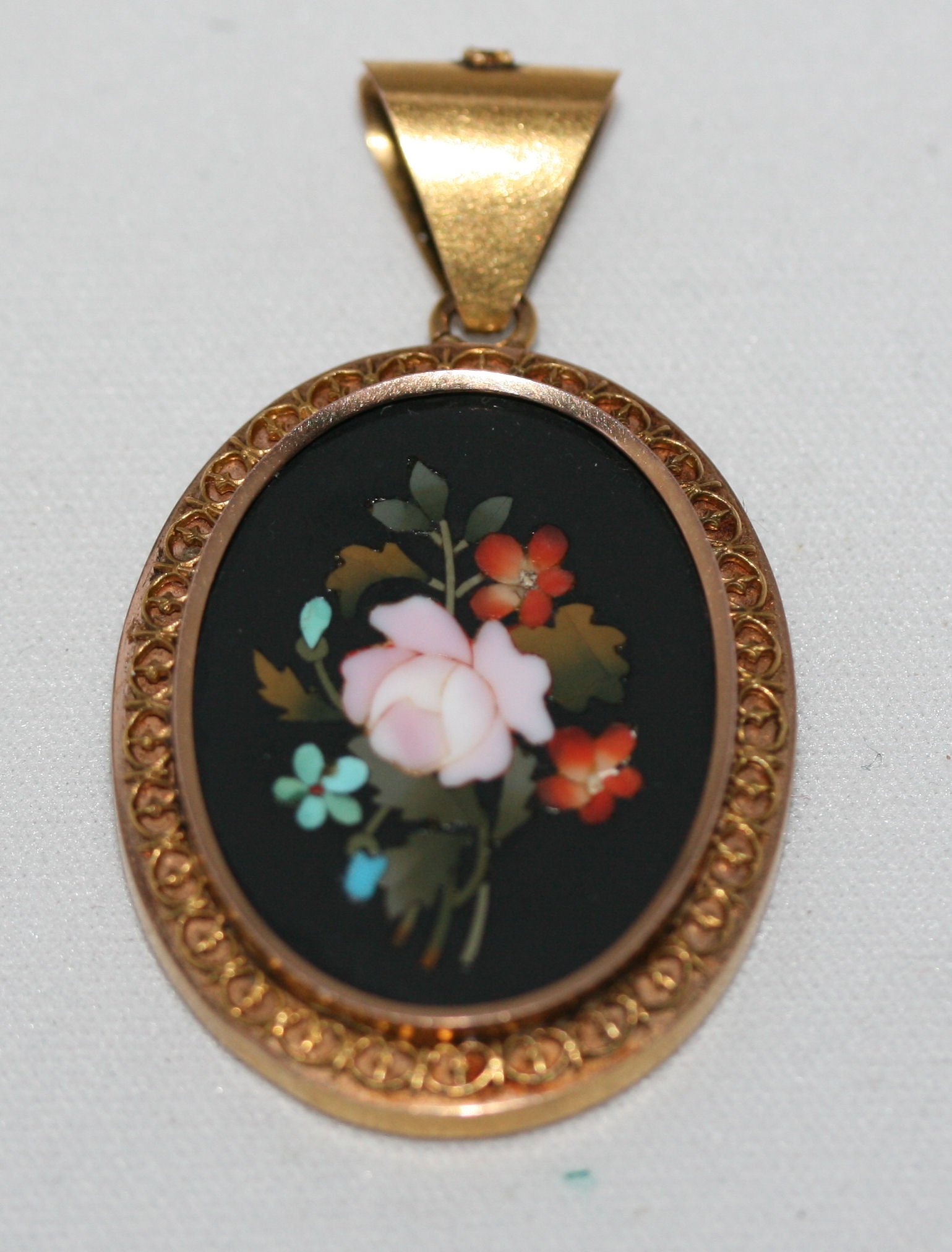 A Victorian pietra dura pendant