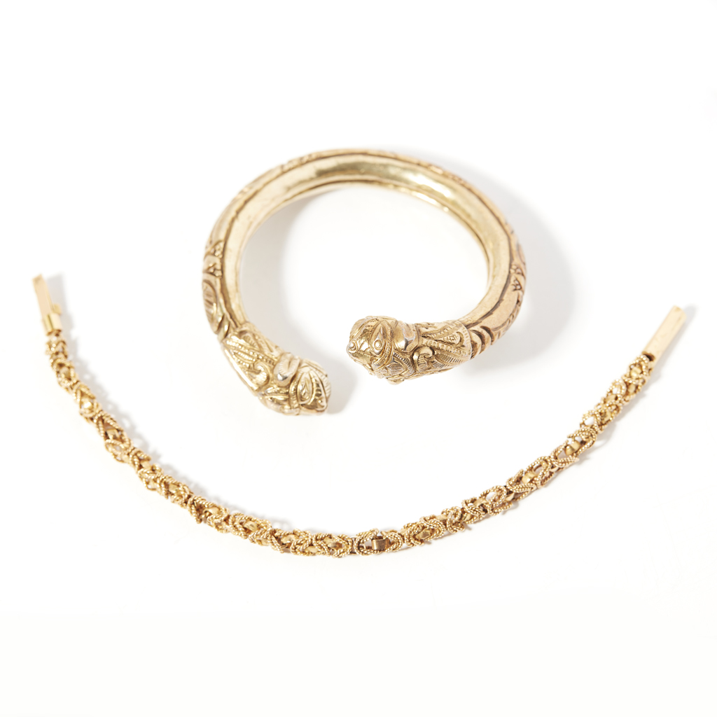 An 18ct gold fancy link bracelet