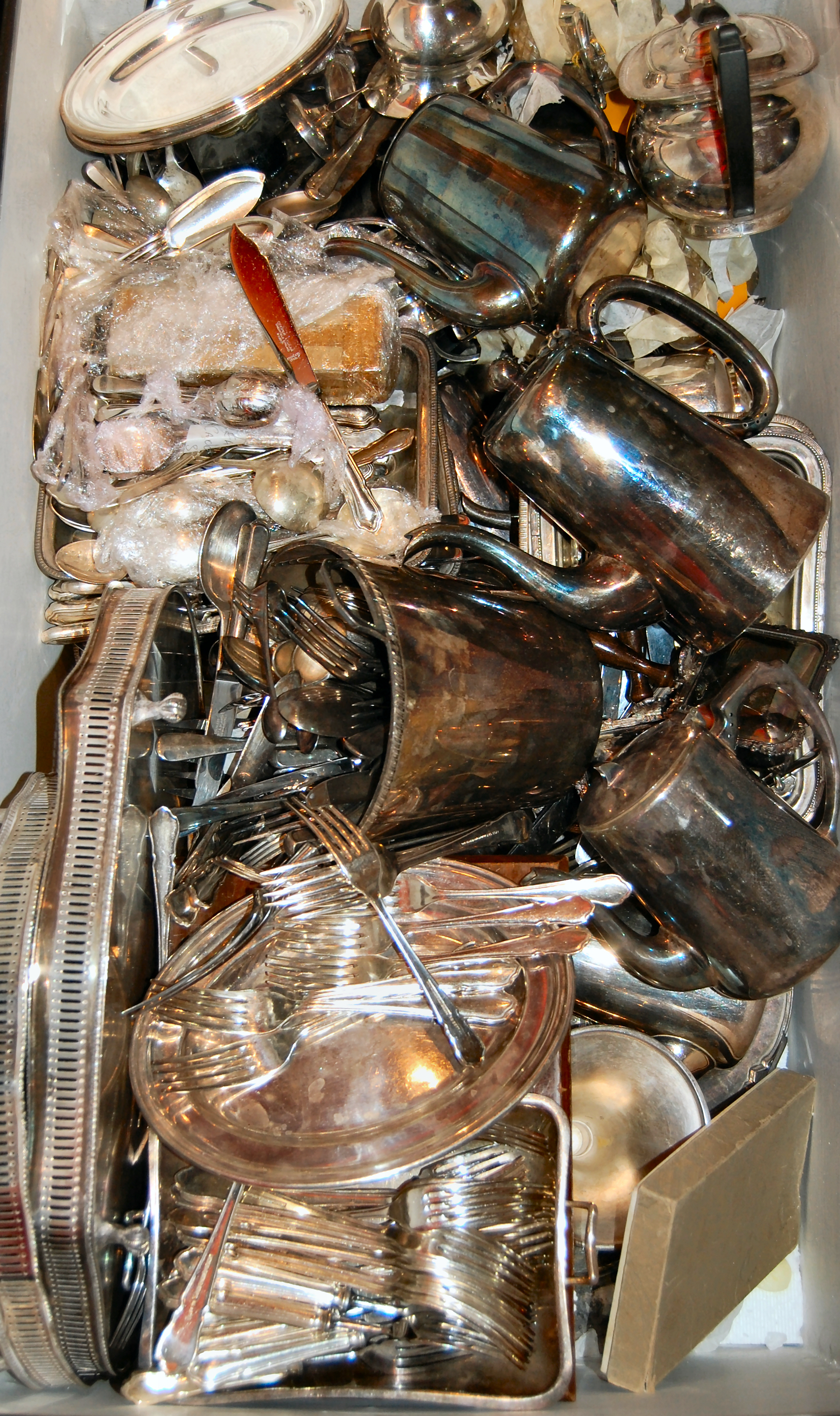 A large quantity of catering plate