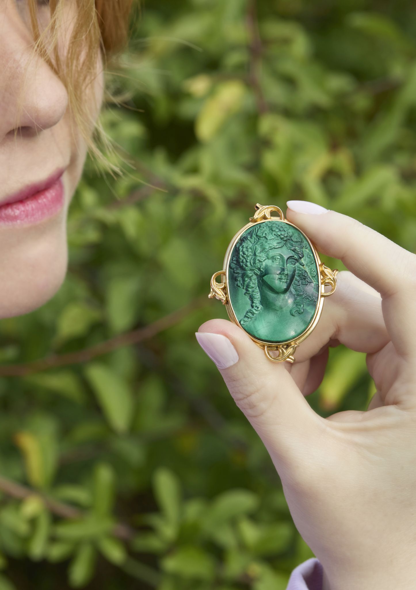 A malachite cameo brooch, 19th century