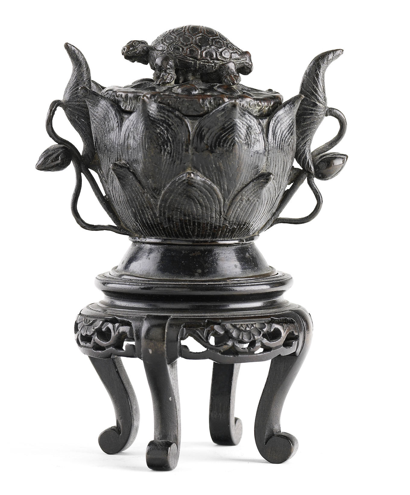 A Chinese or Japanese 17th/18th century bronze censer and cover