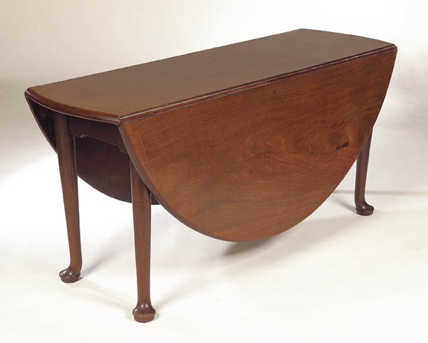 A George III mahogany drop leaf table,