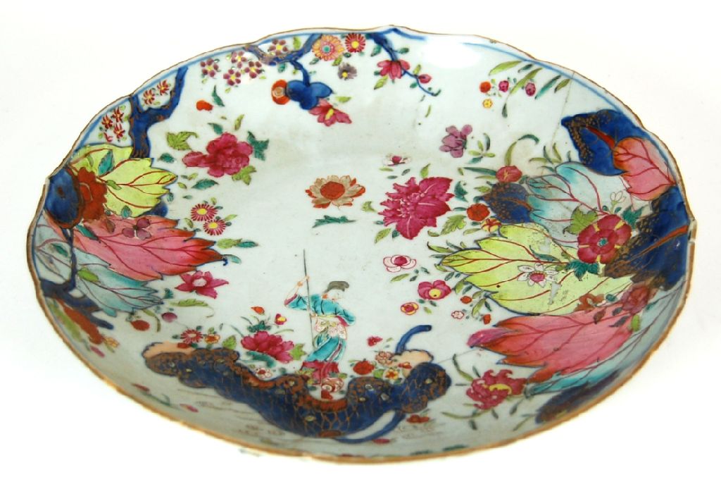 CHINESE FAMILLE ROSE 'TOBACCO LEAF' DISH