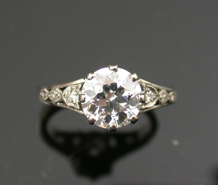 An 18ct white gold mounted diamond single stone ring,