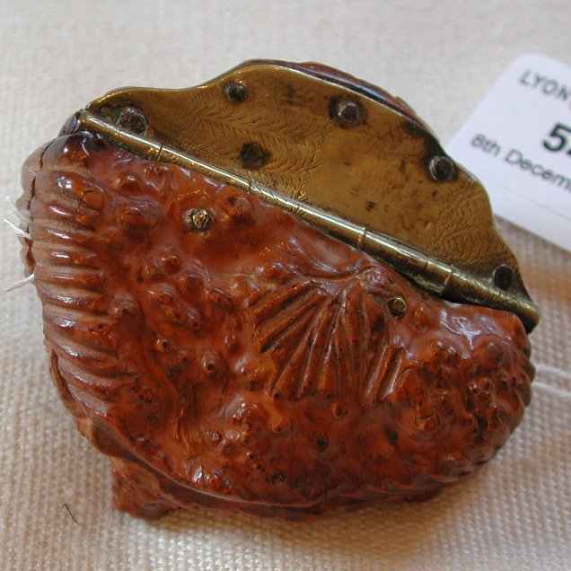 A Scottish 19th century burr boxwood snuff mull