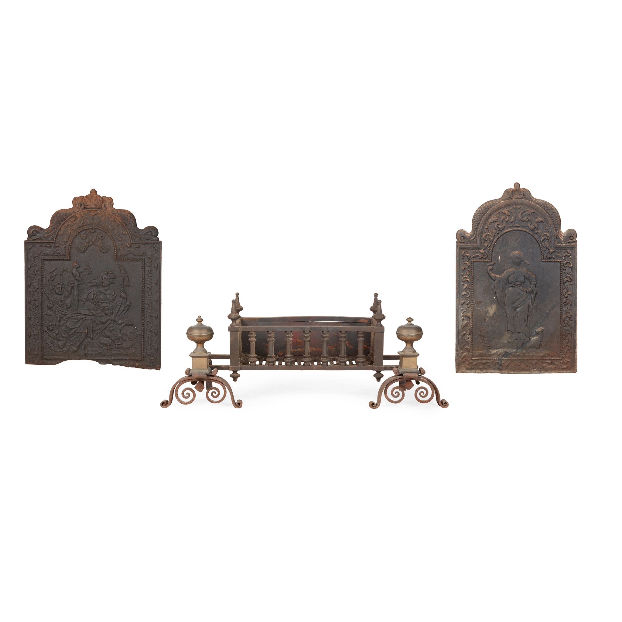 EARLY GEORGIAN WROUGHT IRON AND BRASS FIRE BASKET AND FIREBACK