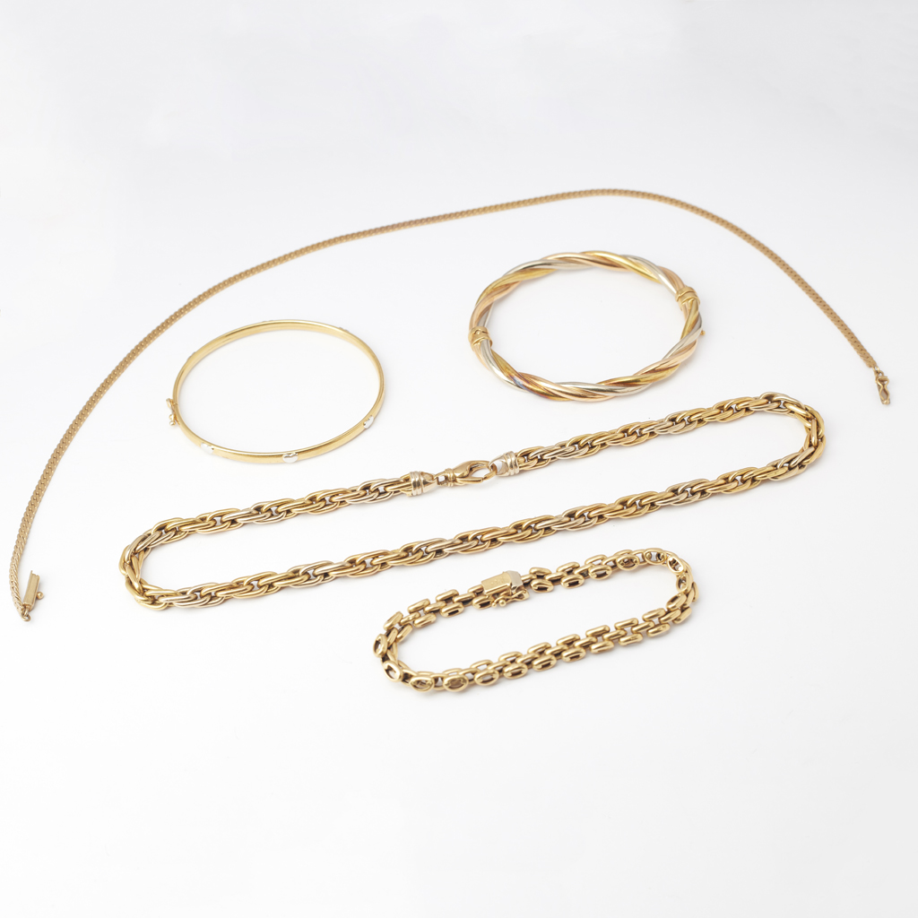 A collection of jewellery