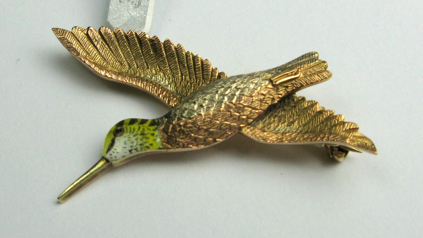 An Edwardian 9ct three-coloured gold and enamelled brooch