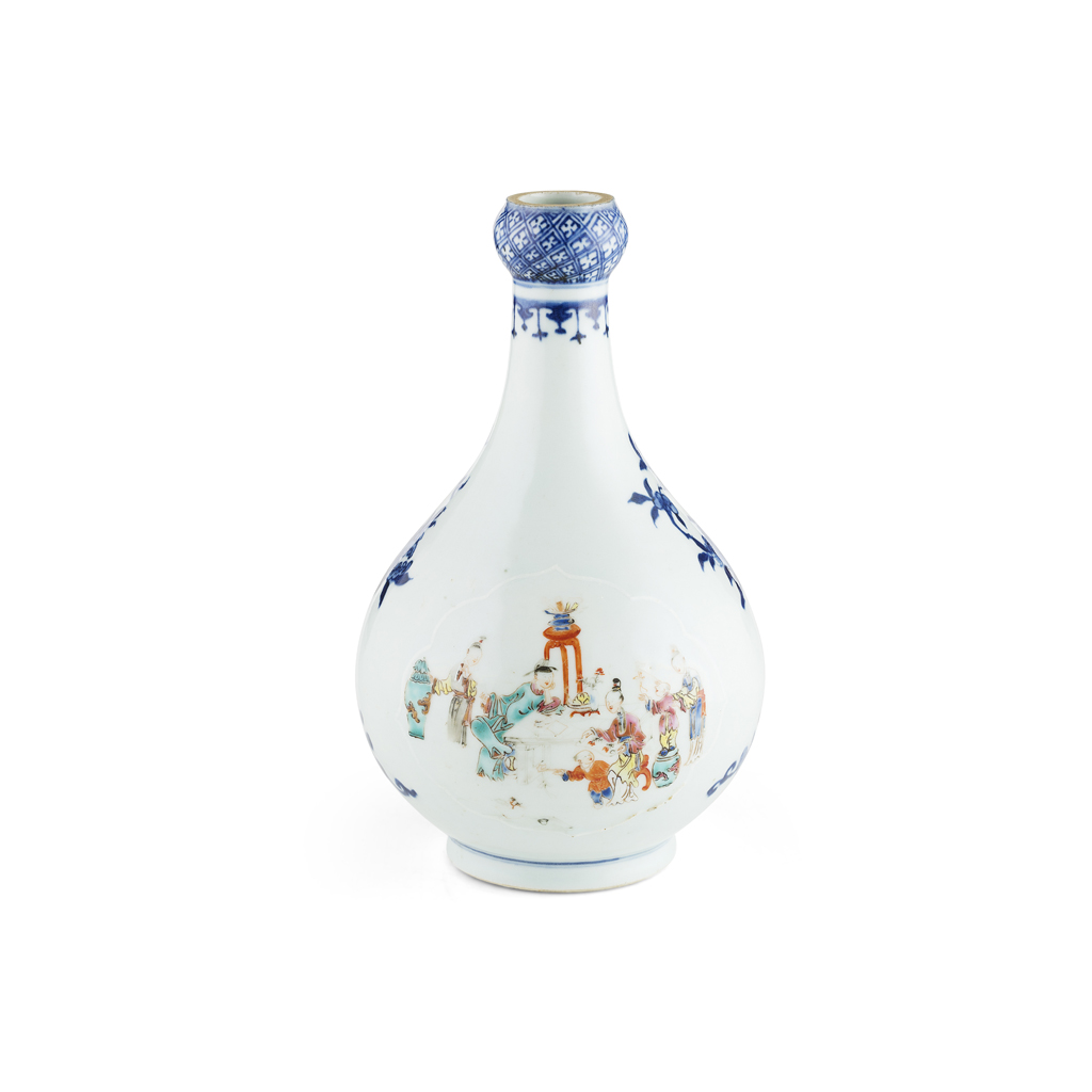 FAMILLE ROSE DECORATED BLUE AND WHITE VASE