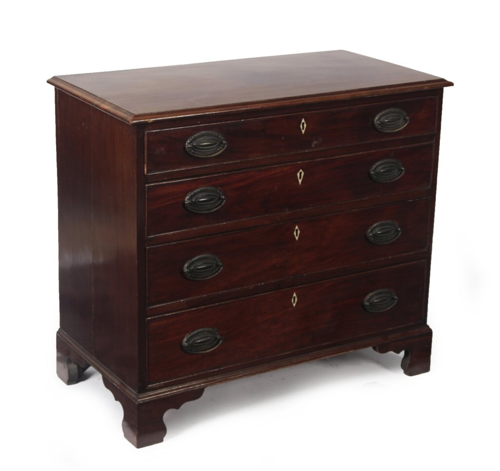 GEORGE III MAHOGANY CHEST OF DRAWERS