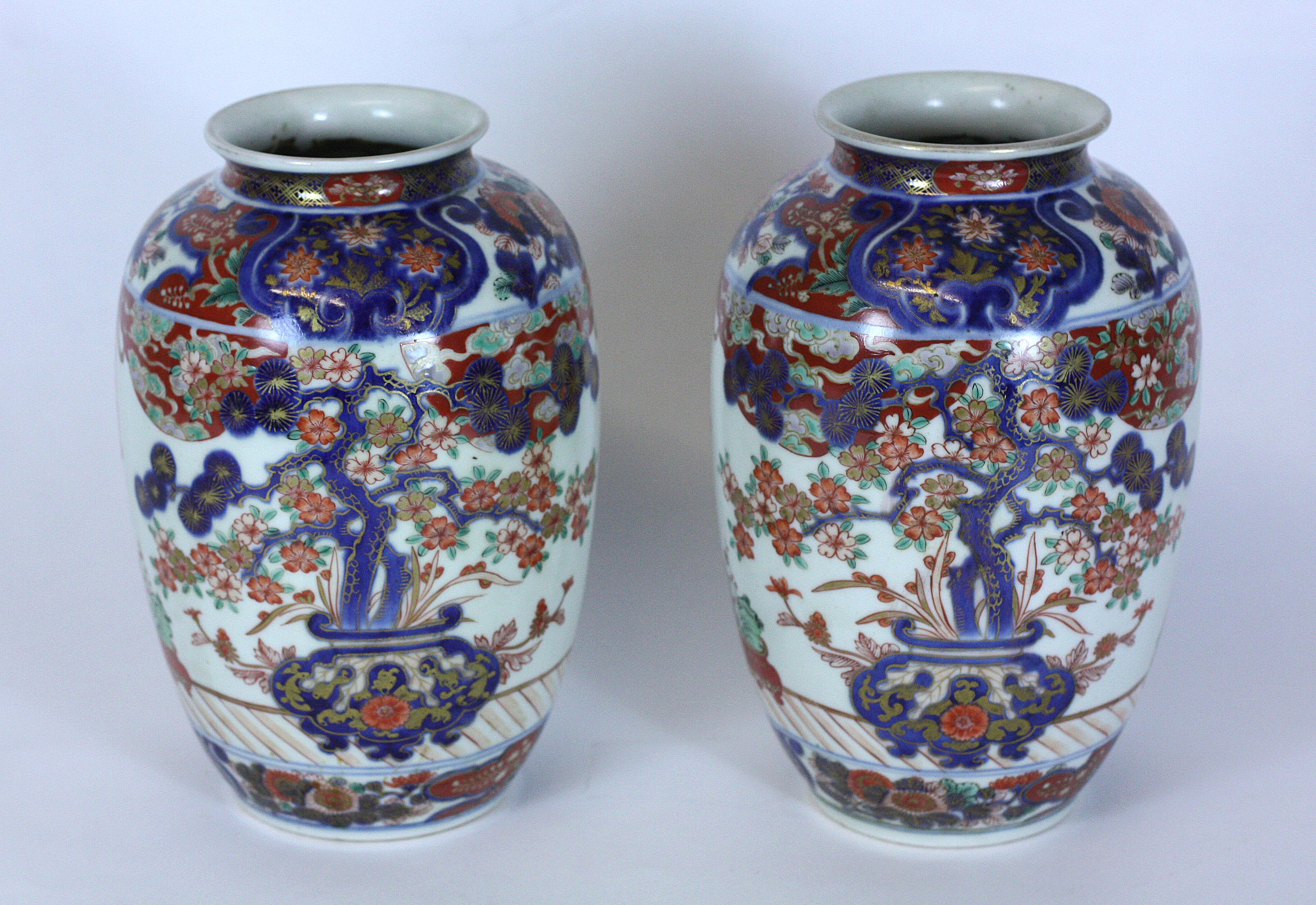 PAIR OF JAPANESE IMARI VASES