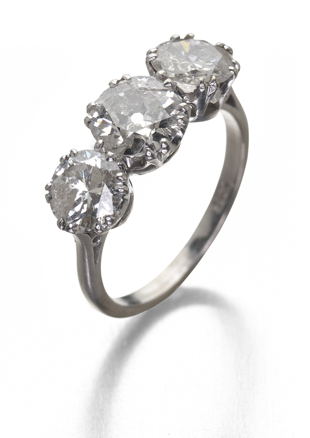 An 18ct white gold mounted three-stone diamond ring,