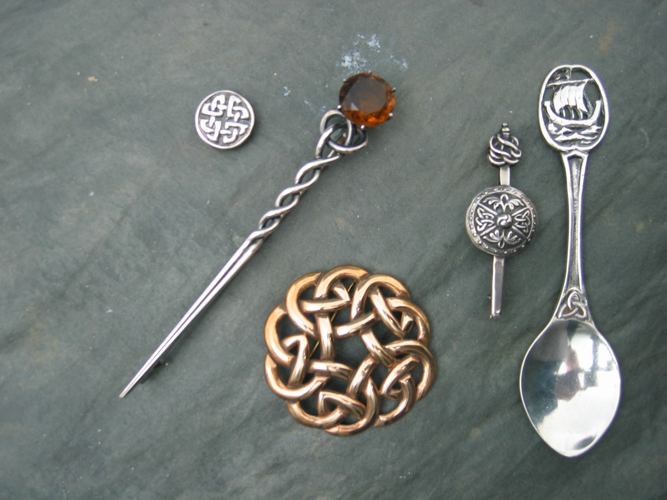 An Alexander Ritchie silver brooch,