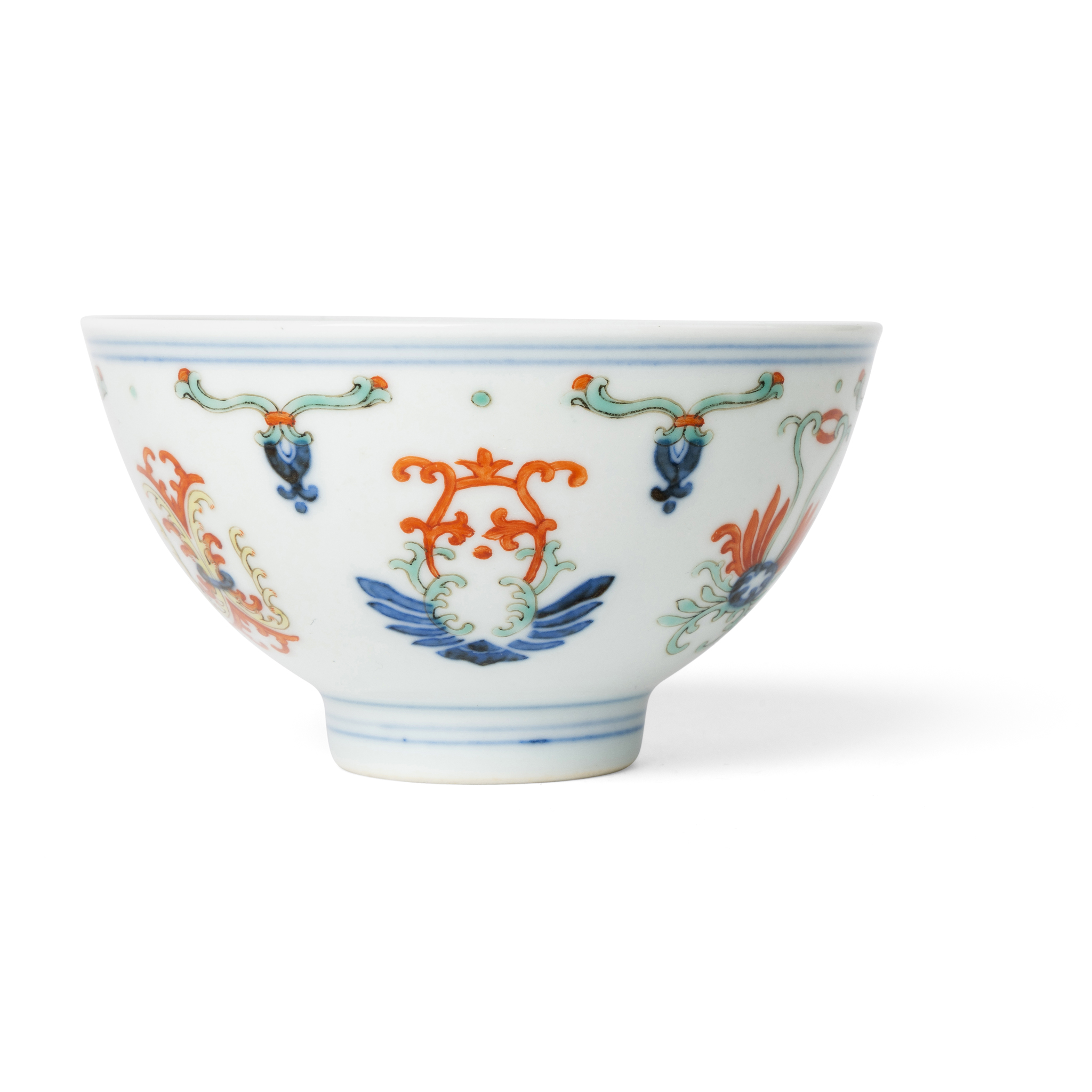 CHINESE WUCAI 'HONEYSUCKLE' BOWL