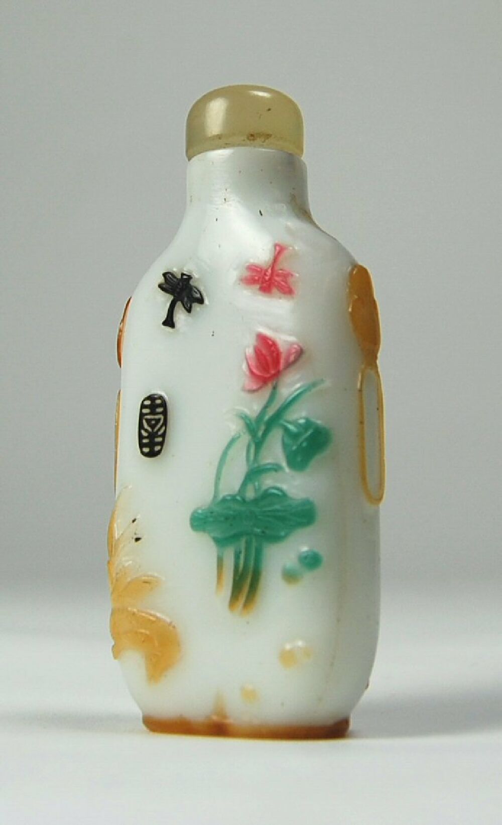 A tall Chinese overlain white glass snuff bottle