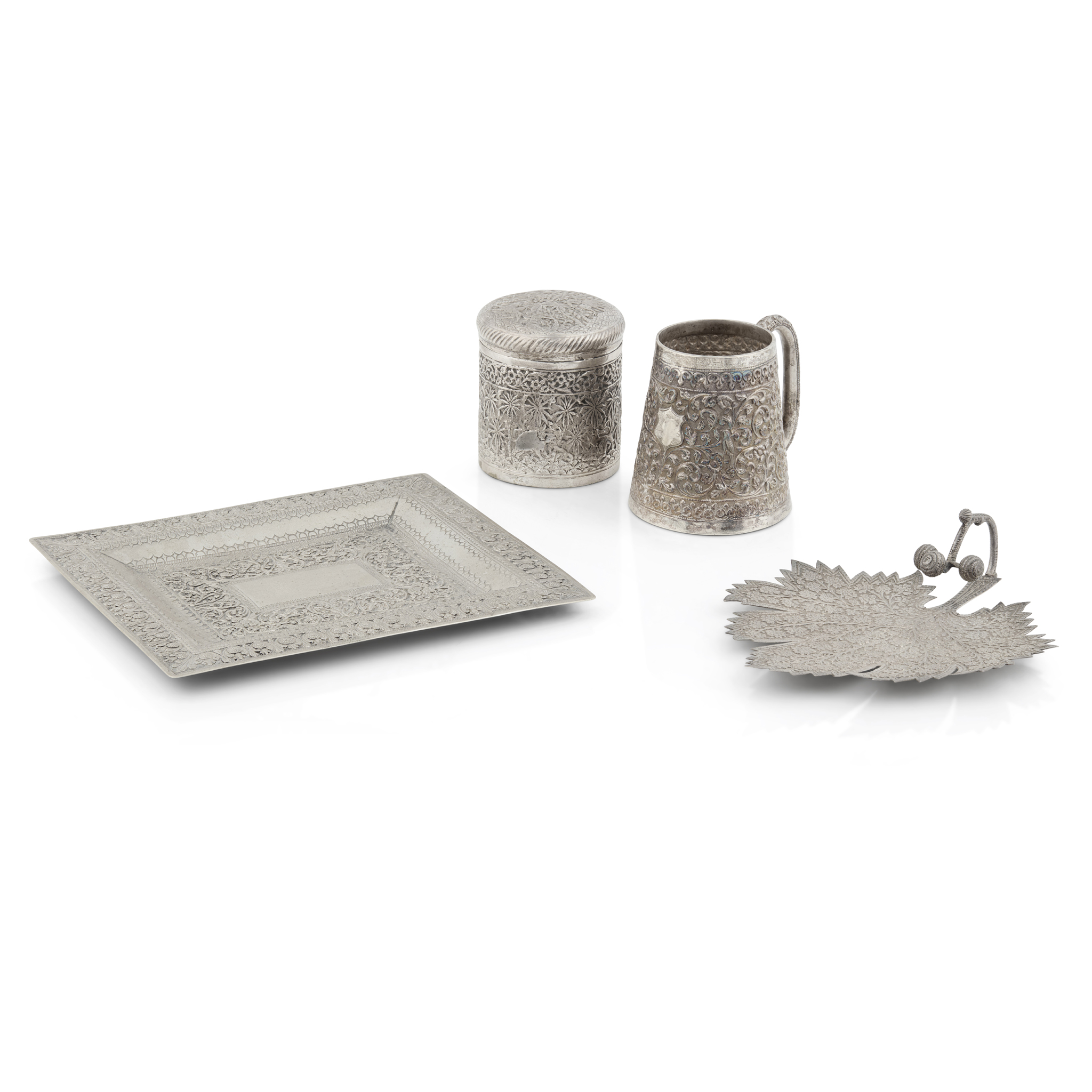 A COLLECTION OF LATE 19TH AND EARLY 20TH CENTURY INDIAN WARES