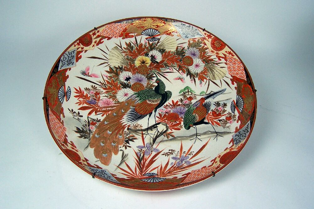 A 20th century Japanese kutani dish